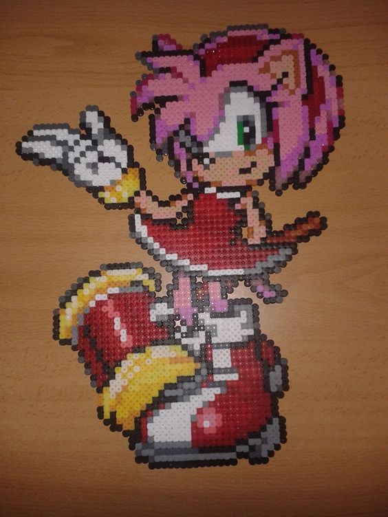 Amy Rose med Piko Piko hammare pärlplatta