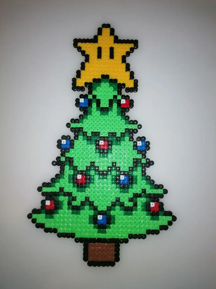 Mario julgran med prydnader pärlplatta